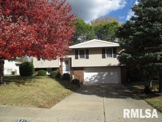 5712 N KEENLAND Avenue, Peoria, IL 61614