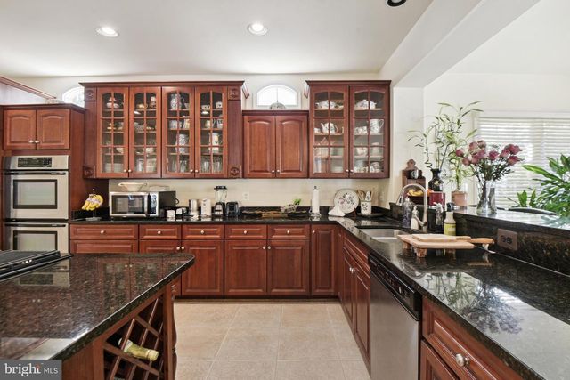 4765 CHARTER CT, Woodbridge, VA 22192