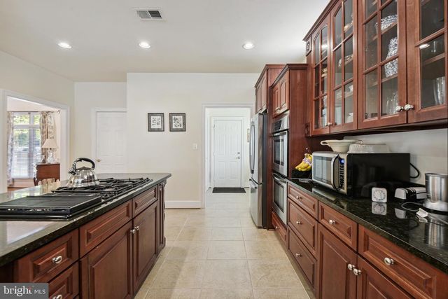 4765 CHARTER CT, Woodbridge, VA 22192