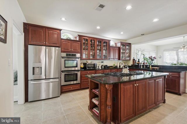 4765 CHARTER CT, Woodbridge, VA 22192