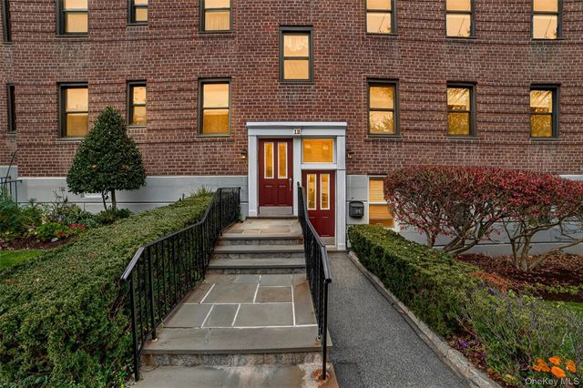 14 S Broadway 12-1A, Irvington, NY 10533