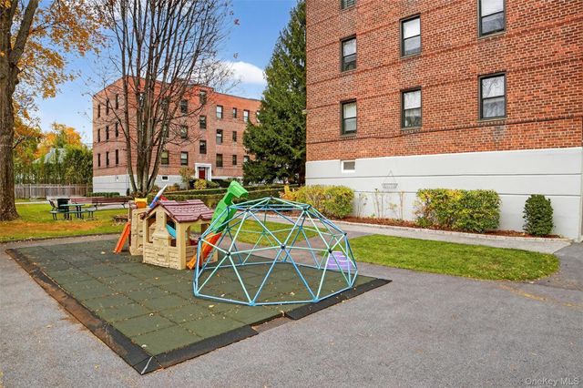 14 S Broadway 12-1A, Irvington, NY 10533