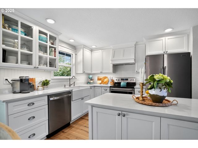 26280 S BEAVERCREEK Rd, Beavercreek, OR 97004