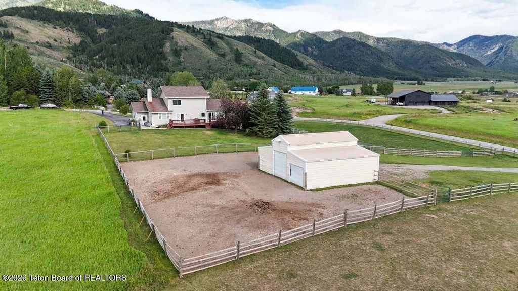 190 LARIAT Circle, Etna, WY 83118 photo 1