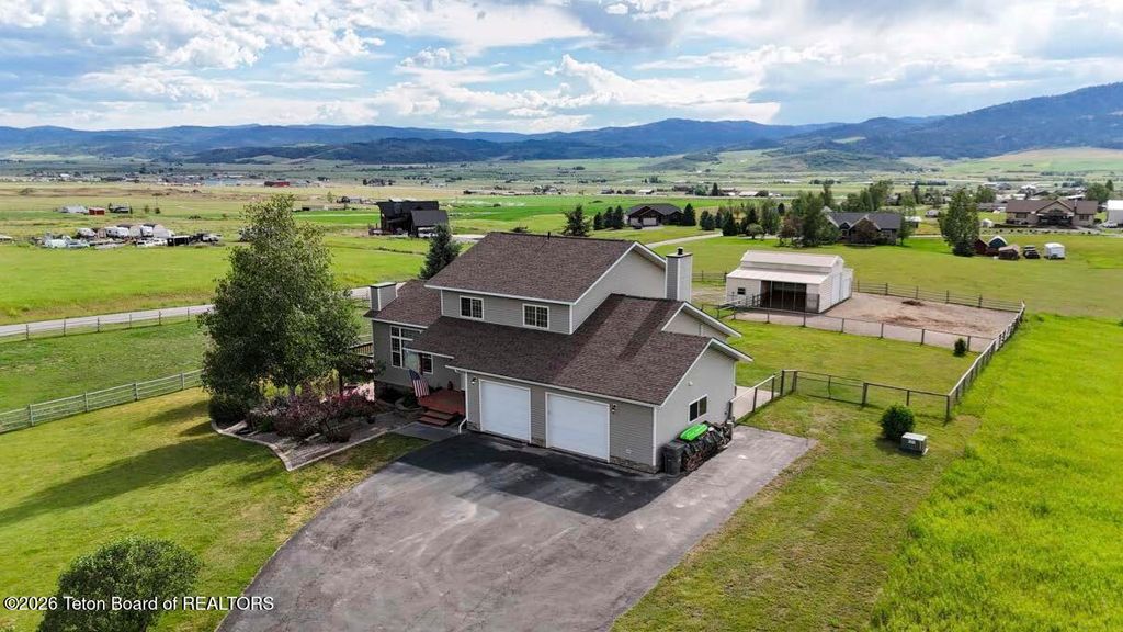190 LARIAT Circle, Etna, WY 83118 photo 2