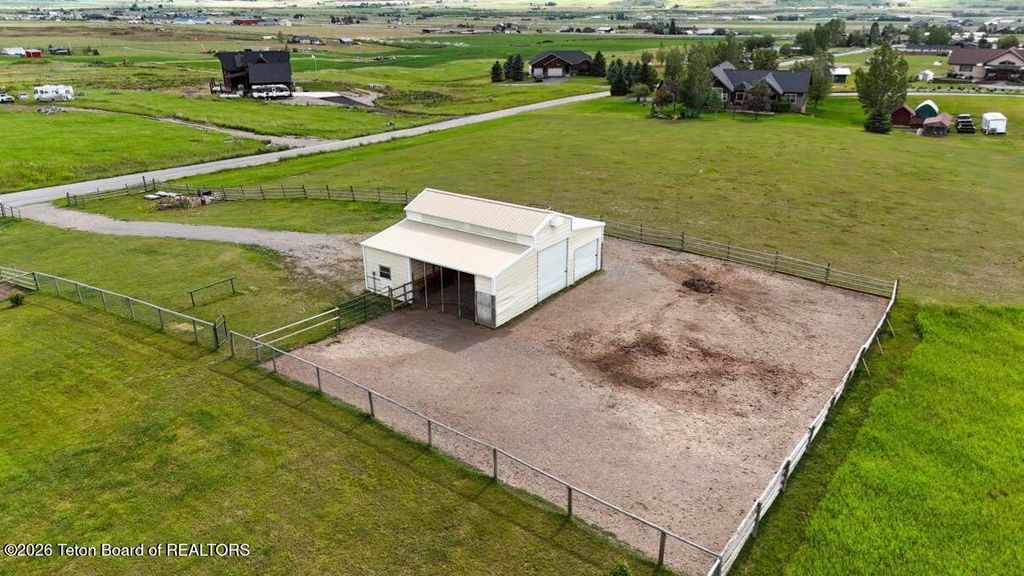 190 LARIAT Circle, Etna, WY 83118 photo 3