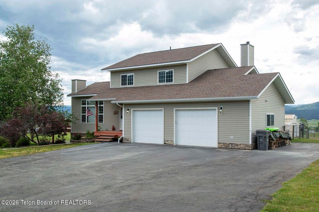 190 LARIAT Circle, Etna, WY 83118 photo 4