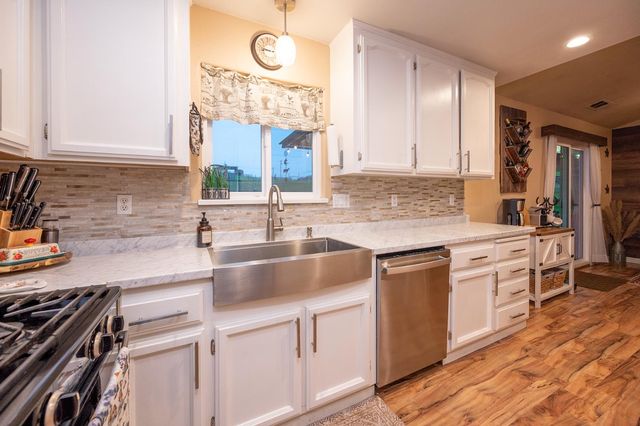 4568 Roadrunner Dr, Ione, CA 95640