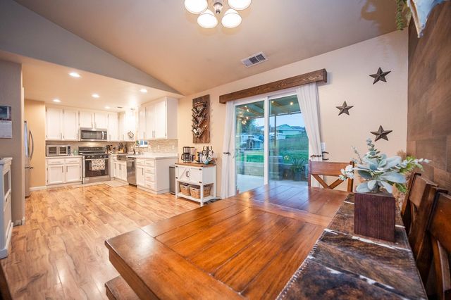 4568 Roadrunner Dr, Ione, CA 95640