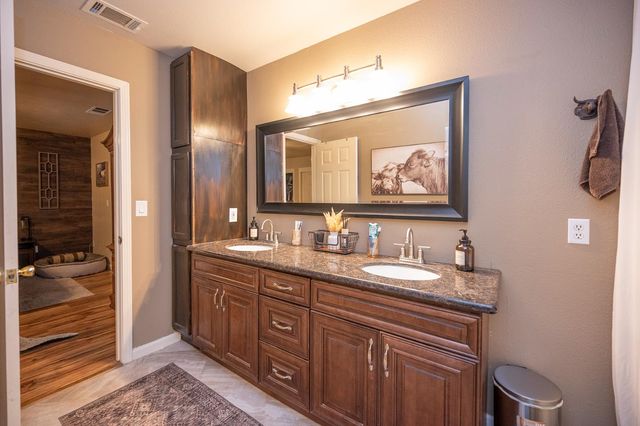 4568 Roadrunner Dr, Ione, CA 95640