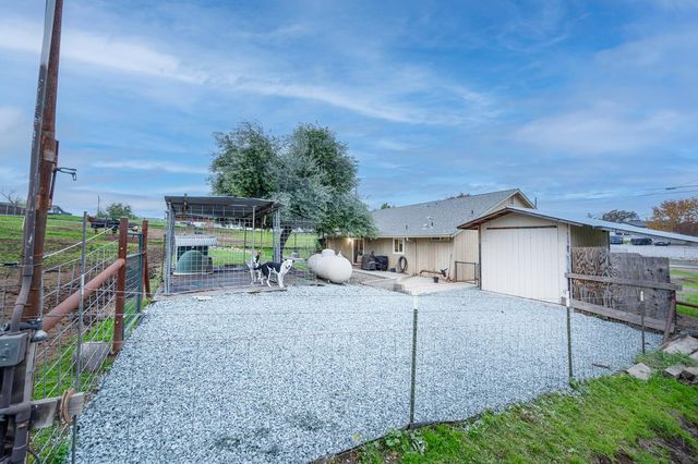 4568 Roadrunner Dr, Ione, CA 95640