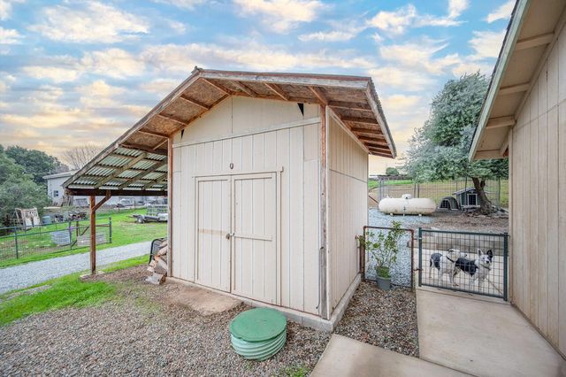 4568 Roadrunner Dr, Ione, CA 95640