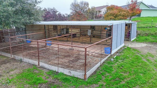 4568 Roadrunner Dr, Ione, CA 95640