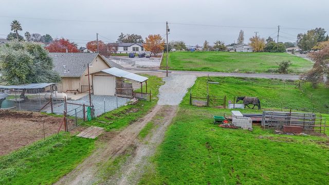 4568 Roadrunner Dr, Ione, CA 95640