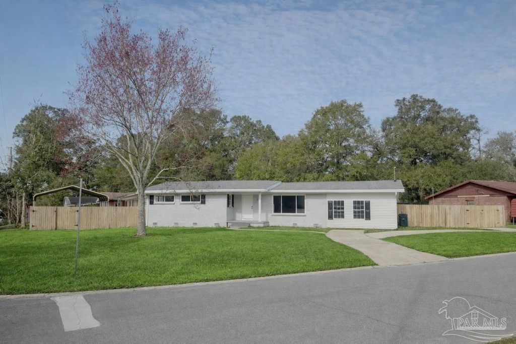 6357 Shady Ln, Milton, FL 32570