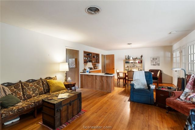 800 Park Place, College Station, TX 77840