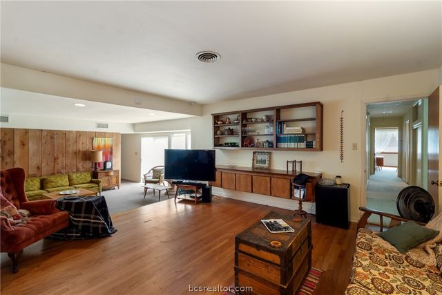 800 Park Place, College Station, TX 77840