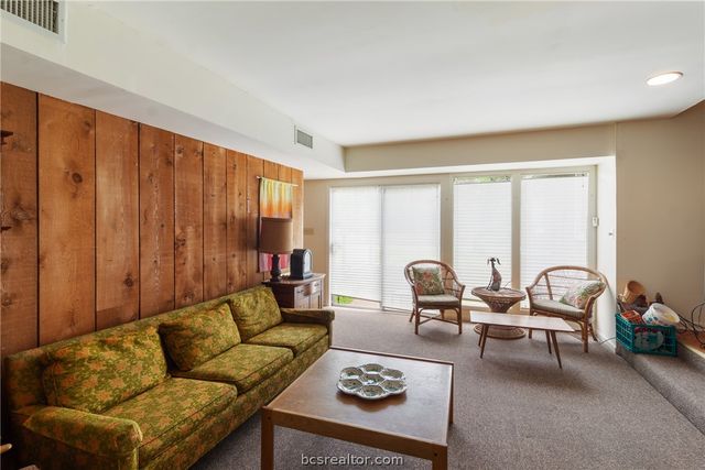 800 Park Place, College Station, TX 77840