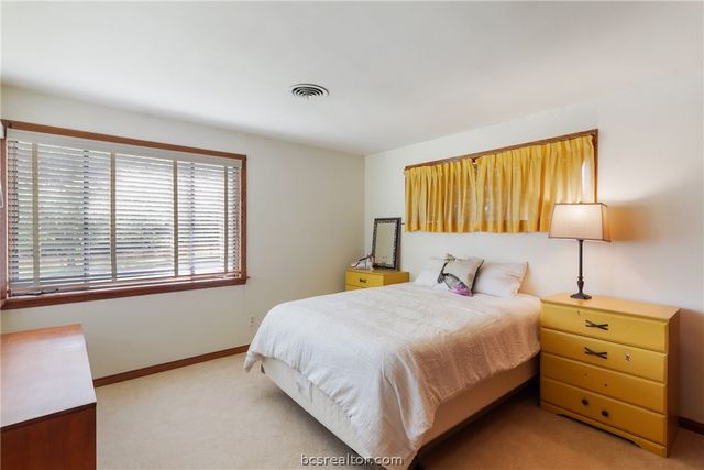800 Park Place, College Station, TX 77840