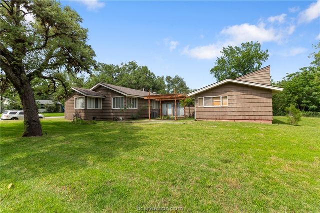 800 Park Place, College Station, TX 77840