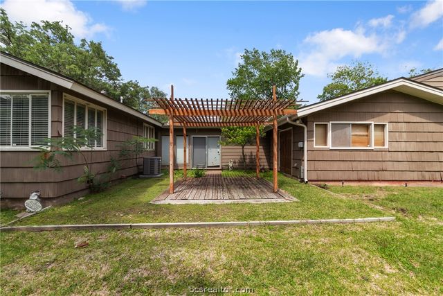 800 Park Place, College Station, TX 77840