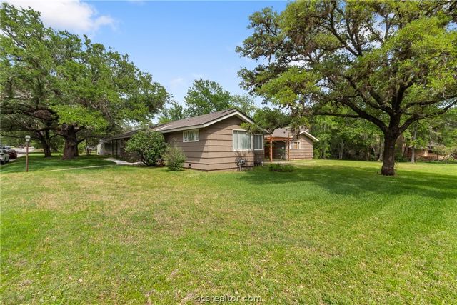 800 Park Place, College Station, TX 77840