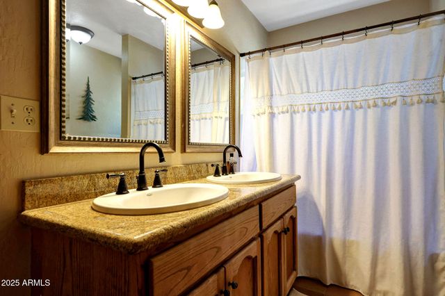 1070 E LAKE MEADOW Circle, Munds Park, AZ 86017