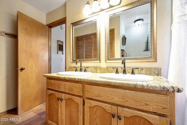 1070 E LAKE MEADOW Circle, Munds Park, AZ 86017