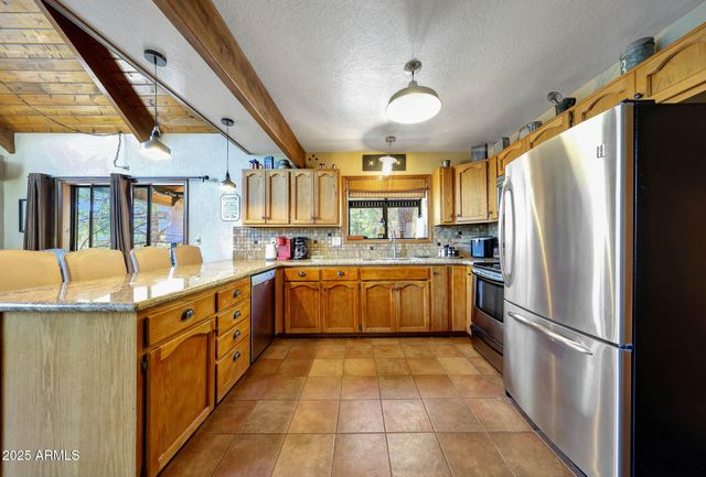 1070 E LAKE MEADOW Circle, Munds Park, AZ 86017