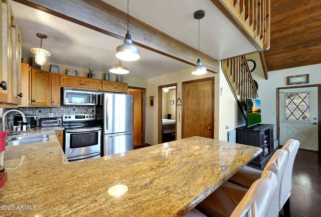 1070 E LAKE MEADOW Circle, Munds Park, AZ 86017