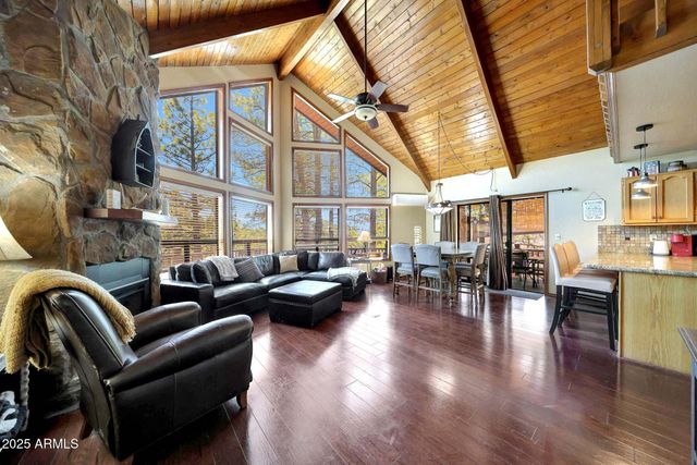 1070 E LAKE MEADOW Circle, Munds Park, AZ 86017