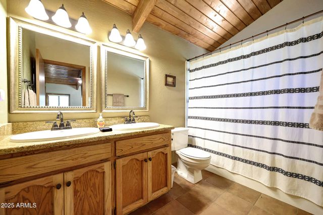 1070 E LAKE MEADOW Circle, Munds Park, AZ 86017