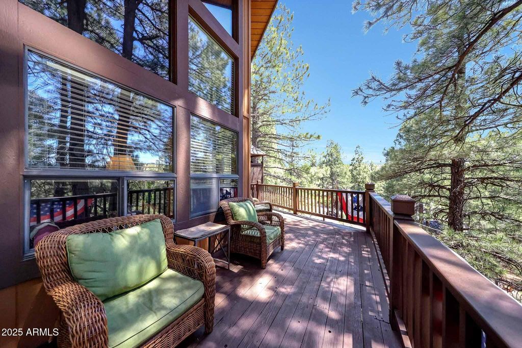 1070 E LAKE MEADOW Circle, Munds Park, AZ 86017