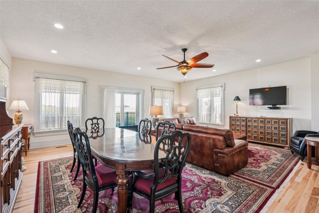 5664 Island Avenue, Newton, IA 50208