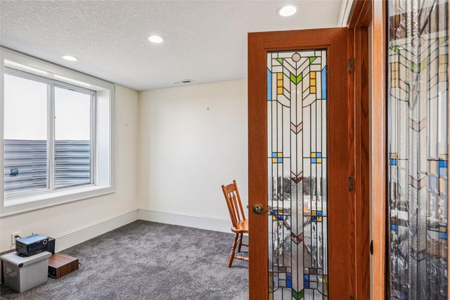 5664 Island Avenue, Newton, IA 50208