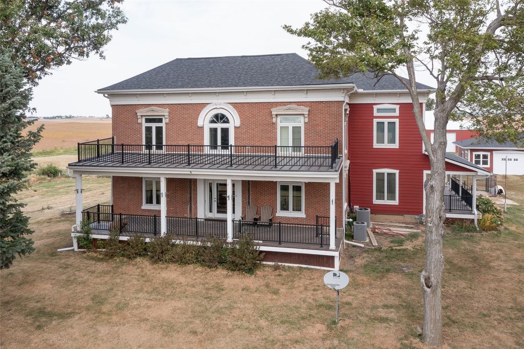 5664 Island Avenue, Newton, IA 50208