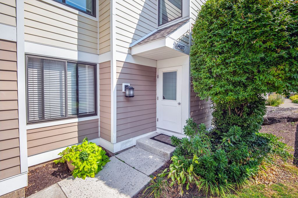 105 Olcott Way 105, Ridgefield, CT 06877