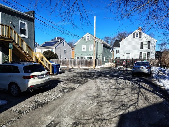 122 Boston St 2R, Salem, MA 01970