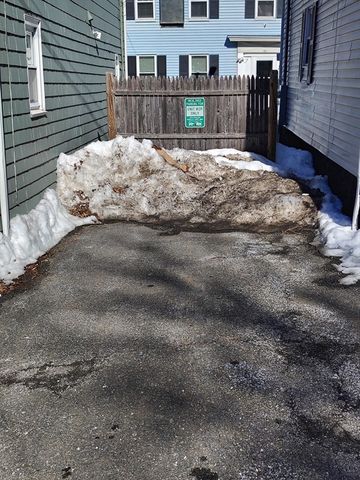 122 Boston St 2R, Salem, MA 01970