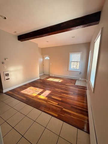 122 Boston St 2R, Salem, MA 01970