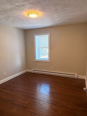 122 Boston St 2R, Salem, MA 01970