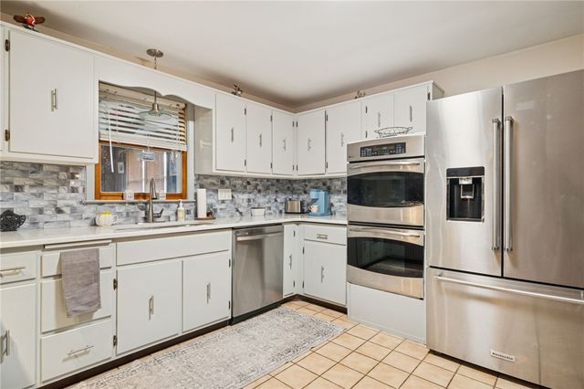 1402 Swede Hill Rd, Hempfield Twp, PA 15601