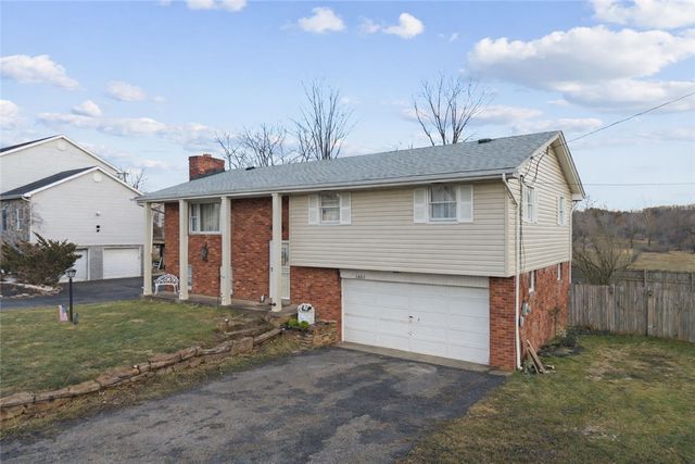 1402 Swede Hill Rd, Hempfield Twp, PA 15601