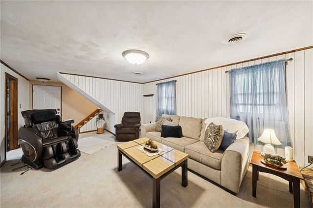 1402 Swede Hill Rd, Hempfield Twp, PA 15601