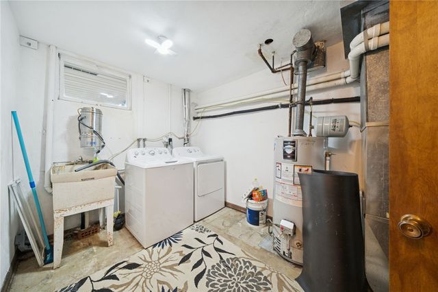 1402 Swede Hill Rd, Hempfield Twp, PA 15601