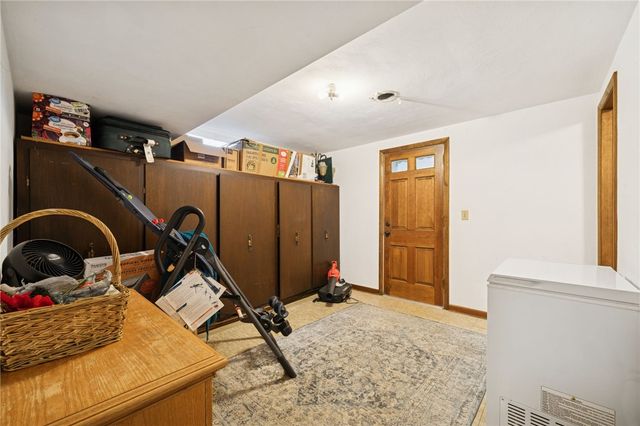 1402 Swede Hill Rd, Hempfield Twp, PA 15601