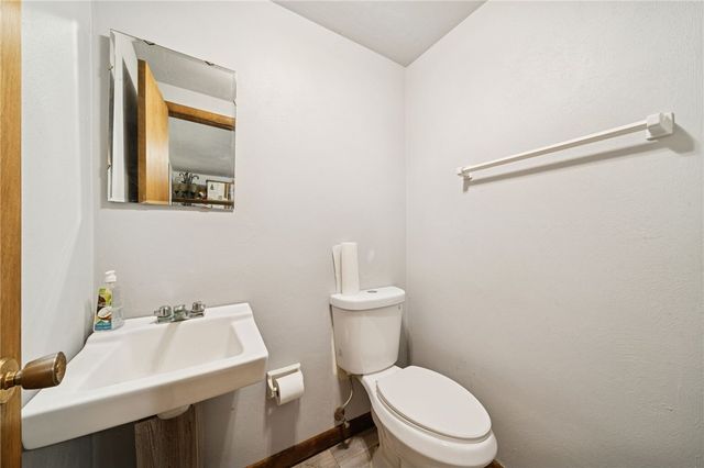 1402 Swede Hill Rd, Hempfield Twp, PA 15601