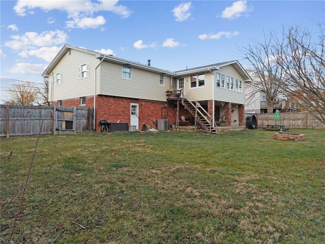 1402 Swede Hill Rd, Hempfield Twp, PA 15601