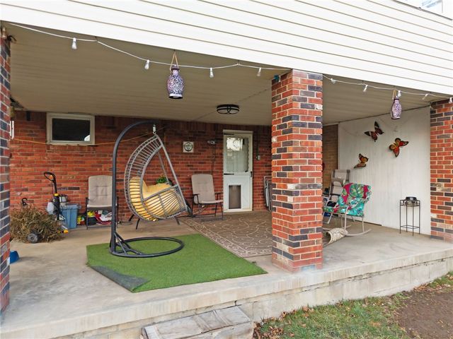 1402 Swede Hill Rd, Hempfield Twp, PA 15601