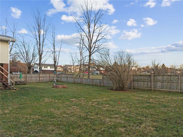 1402 Swede Hill Rd, Hempfield Twp, PA 15601